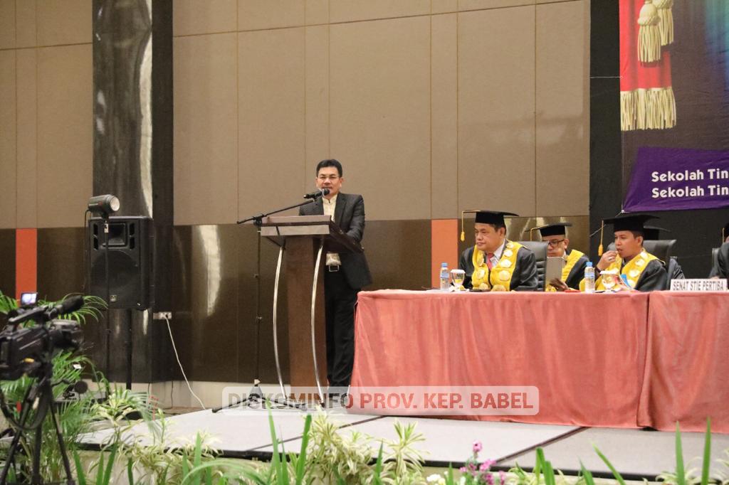 Sekda Naziarto Sampaikan Harapannya di Wisuda STIE dan STIH&nbsp;Pertiba